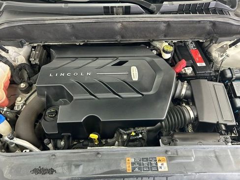 Used 2017 Lincoln MKX Reserve w/ Driver Assistance Package image 8