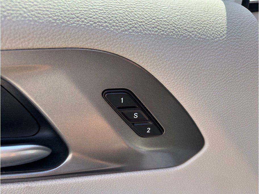 Used 2024 Chrysler Pacifica Limited FWD image 24