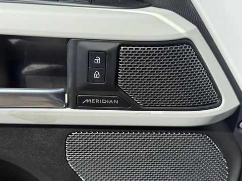 Used 2023 Land Rover Defender 110 S AWD/4WD image 15