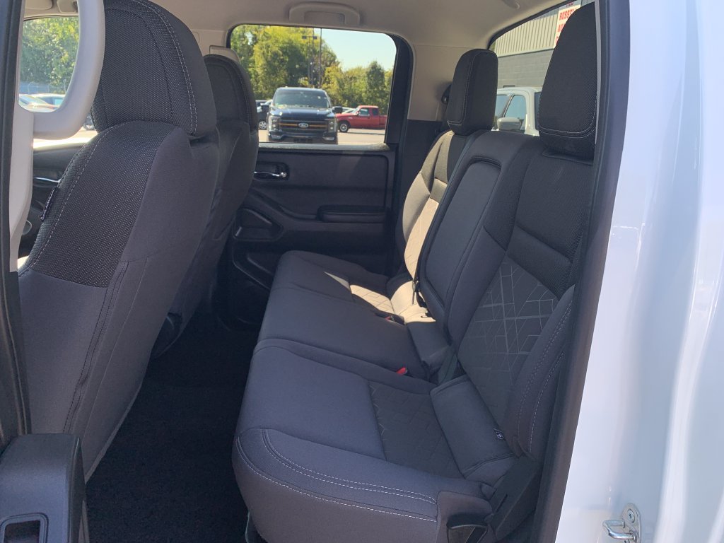 Used 2025 Nissan Frontier SV AWD/4WD image 23