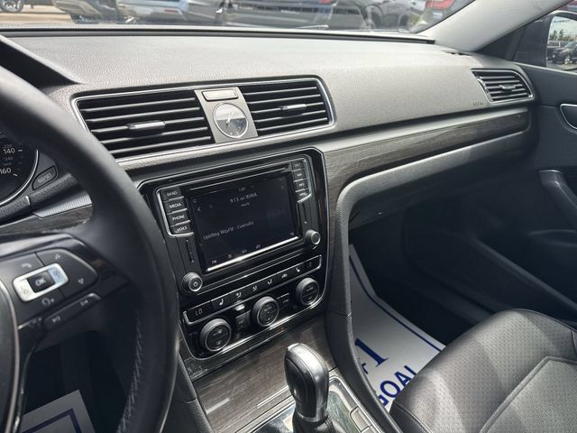 Used 2017 Volkswagen Passat 1.8T SE FWD image 28