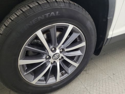Used 2019 Toyota Highlander XLE AWD/4WD image 31