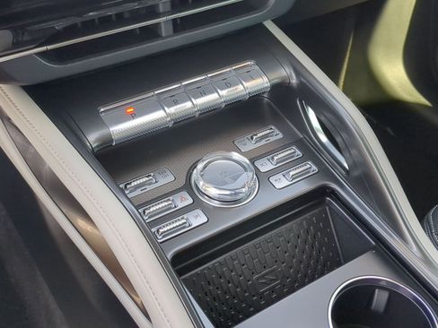 New 2025 Lincoln Nautilus Premier image 19