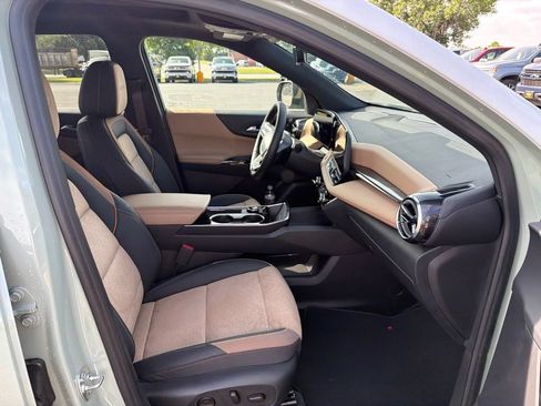 Used 2025 Chevrolet Equinox ACTIV w/ Safety and Technology Package AWD/4WD image 13