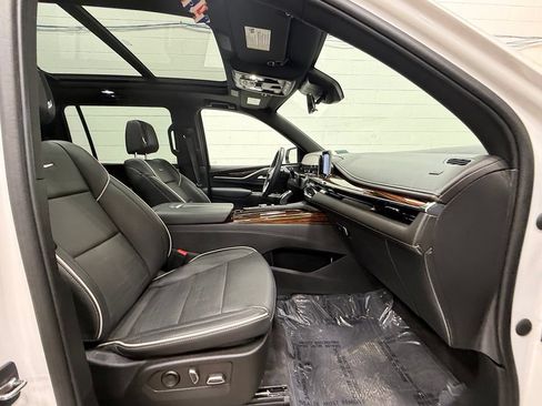 Used 2022 Cadillac Escalade ESV Premium Luxury AWD/4WD image 34