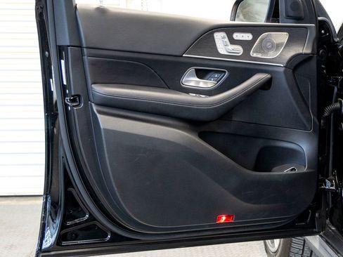 Used 2024 Mercedes-Benz GLS 450 4MATIC image 12