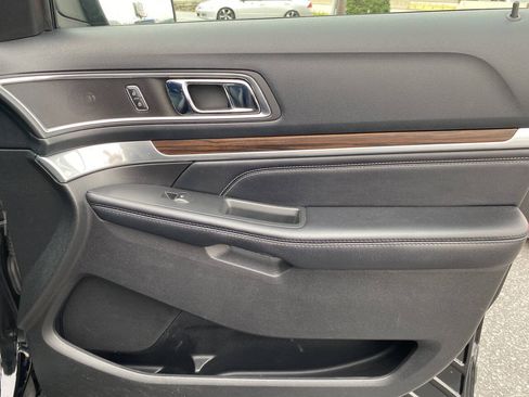 Used 2016 Ford Explorer Limited w/ Equipment Group 301A AWD/4WD image 17