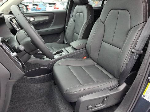 New 2026 Volvo XC40 B5 Core w/ Climate Package image 8