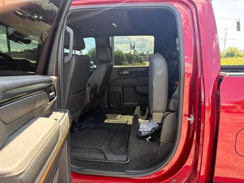 Used 2024 GMC Sierra 2500 AT4 w/ AT4 Premium Plus Package AWD/4WD image 7