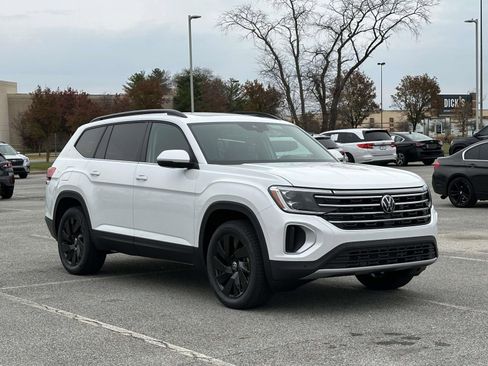 New 2026 Volkswagen Atlas SE image 8