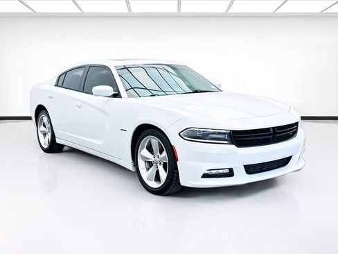 Used 2016 Dodge Charger R/T image 3