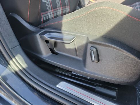 Used 2017 Volkswagen GTI Sport image 31
