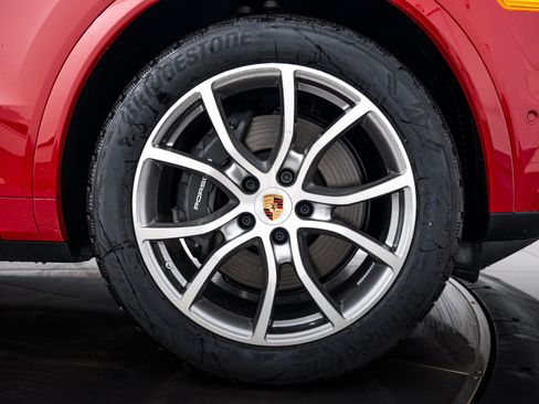 Certified 2026 Porsche Cayenne AWD/4WD image 11