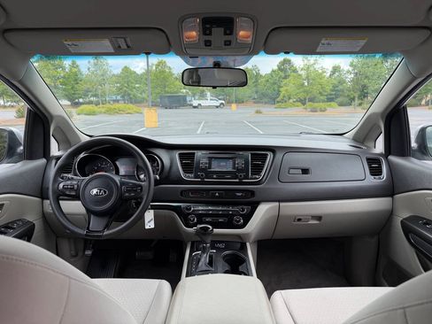Used 2016 Kia Sedona LX w/ LX Convenience Package FWD image 24