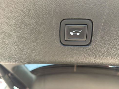Used 2021 Chevrolet Traverse Premier AWD/4WD image 33