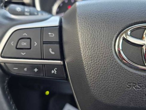 Used 2022 Toyota Highlander XLE image 14