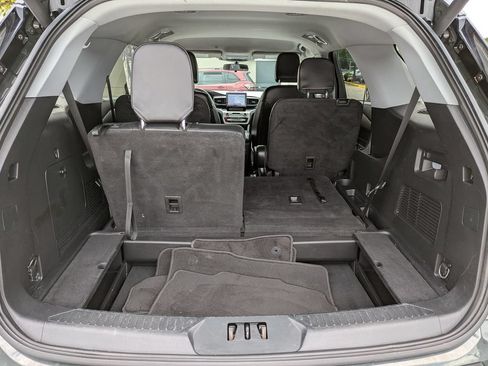 Used 2021 Ford Explorer XLT w/ Equipment Group 202A AWD/4WD image 51