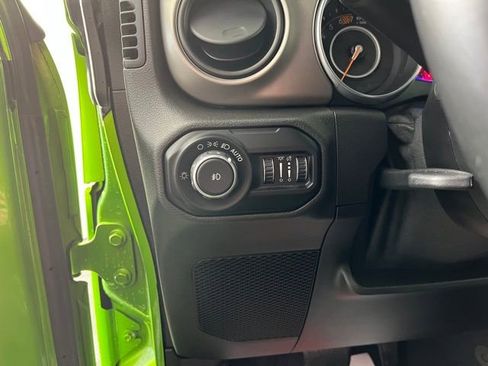 Used 2018 Jeep Wrangler Unlimited Sport S image 19