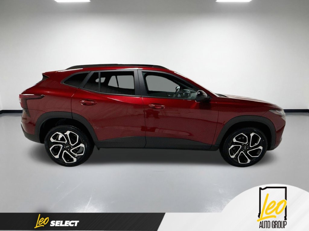Used 2024 Chevrolet Trax RS w/ Sunroof Package FWD image 6
