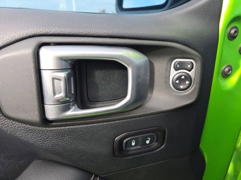 Used 2018 Jeep Wrangler Unlimited Sahara image 24