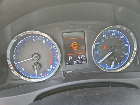 Used 2018 Toyota Corolla L image 20