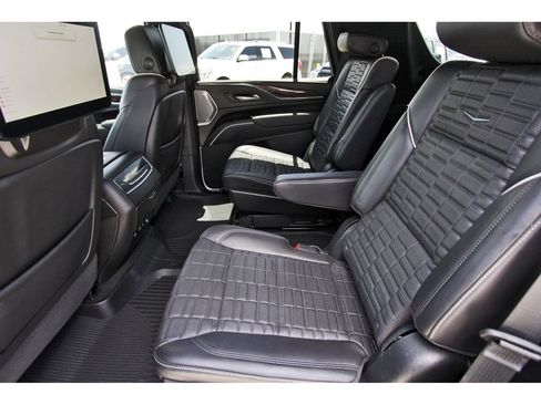 Certified 2024 Cadillac Escalade Sport Platinum AWD/4WD image 7