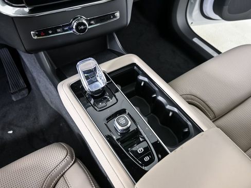 New 2026 Volvo XC90 T8 Ultra w/ Protection Package Premier AWD/4WD image 17