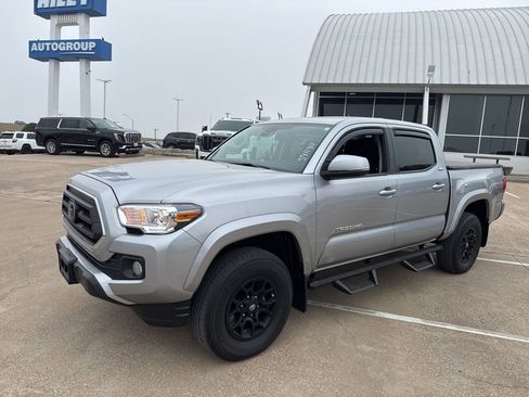 Used 2021 Toyota Tacoma SR5 w/ Technology Package image 1