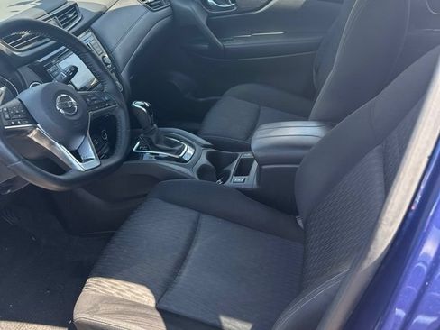 Used 2019 Nissan Rogue SV w/ Premium Package AWD/4WD image 3