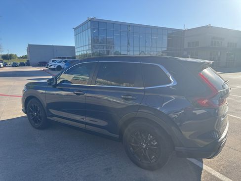 Used 2025 Honda CR-V Sport image 3