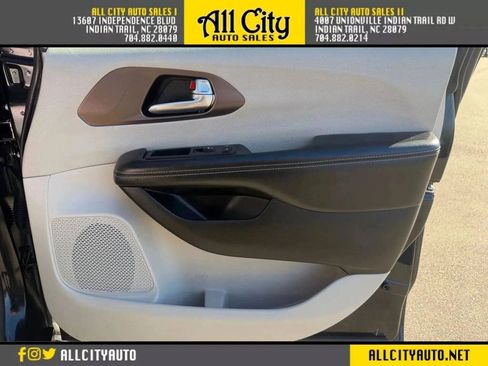 Used 2020 Chrysler Voyager Lxi FWD image 35