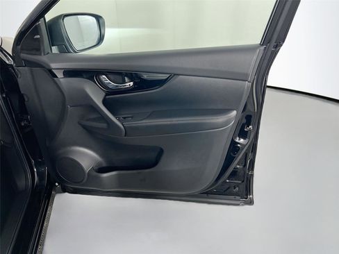 Used 2022 Nissan Rogue Sport SL w/ Premium Package image 27