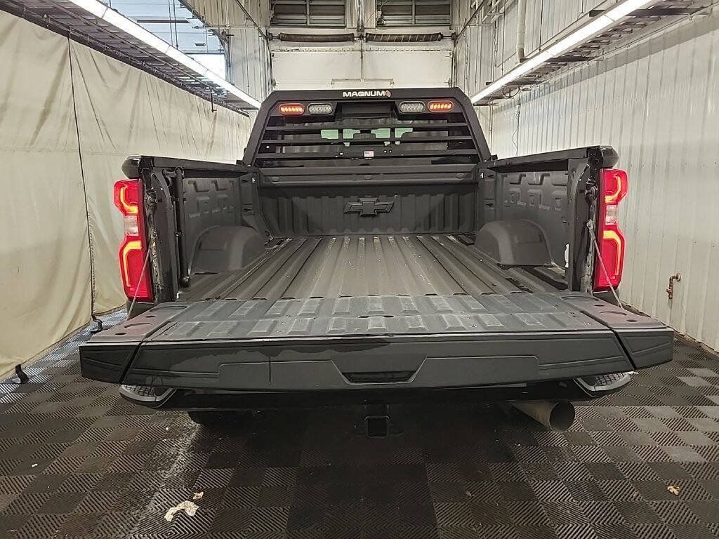 Used 2022 Chevrolet Silverado 2500 LTZ w/ LTZ Plus Package AWD/4WD image 5