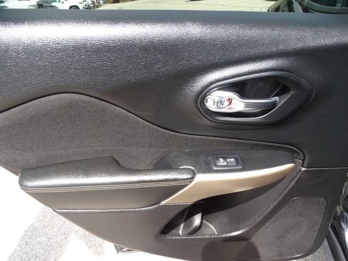 Used 2018 Jeep Cherokee Sport w/ Cold Weather Group AWD/4WD image 30