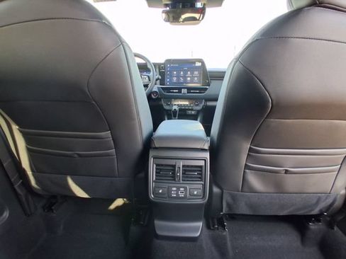 New 2026 Subaru Outback Limited AWD/4WD image 13