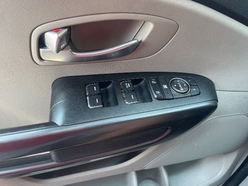 Used 2021 Kia Sedona LX FWD image 11