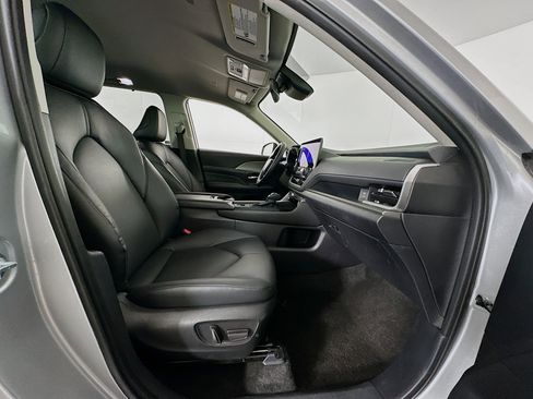 Used 2025 Toyota Grand Highlander FWD image 32