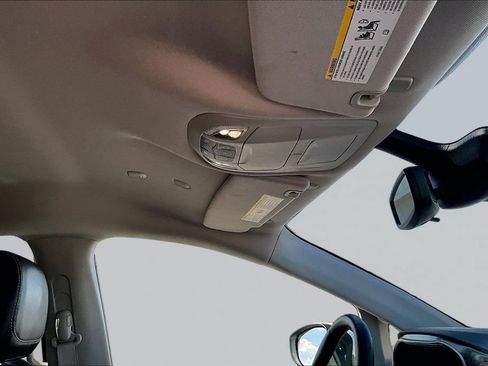 Used 2023 Chrysler Pacifica Touring-L FWD image 25