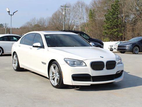 Used 2014 BMW 750Li image 9