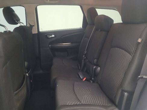 Used 2019 Dodge Journey SE FWD image 18