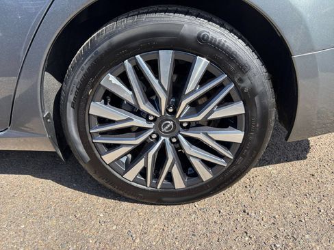 Used 2025 Nissan Altima 2.5 SV FWD image 30