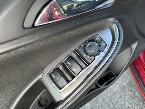 Used 2018 Chevrolet Malibu LT FWD image 19