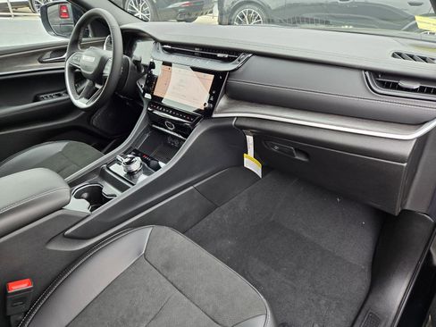 New 2026 Jeep Grand Cherokee Altitude image 30