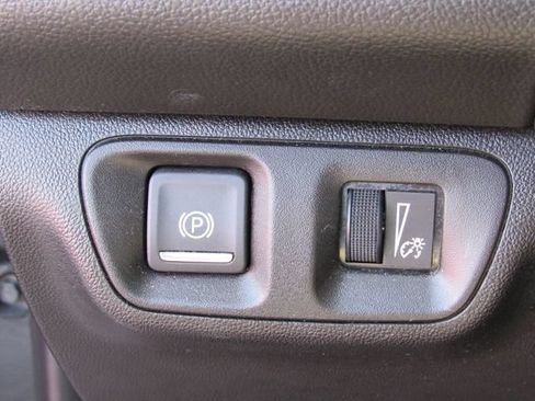 Used 2023 GMC Acadia SLT FWD image 32