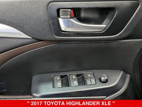 Used 2017 Toyota Highlander XLE AWD/4WD image 15