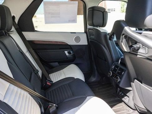 Certified 2025 Land Rover Discovery Dynamic SE AWD/4WD image 13
