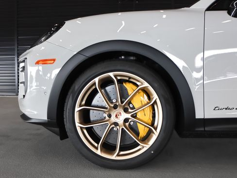 New 2026 Porsche Cayenne Turbo GT image 28