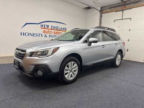 Used 2018 Subaru Outback 2.5i Premium AWD/4WD image 1
