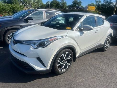 Used 2018 Toyota C-HR XLE FWD image 2