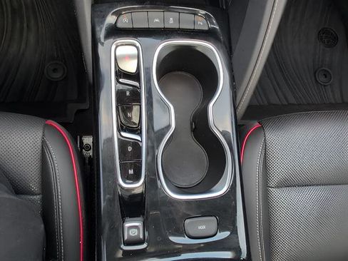 Used 2022 Buick Envision Essence w/ Sport Touring Package FWD image 16
